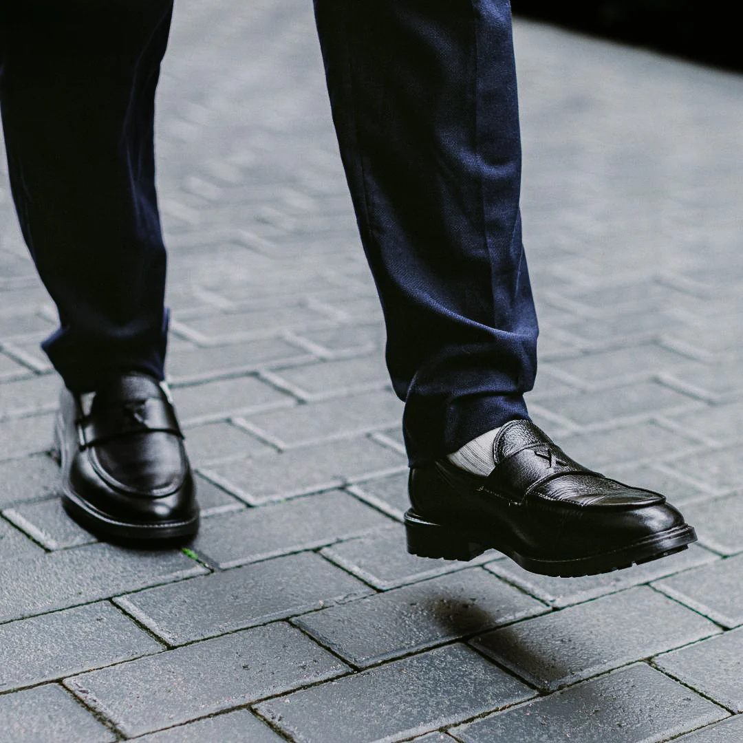 Men's Black Pebbled Leather Lug Centesimo - Image 9