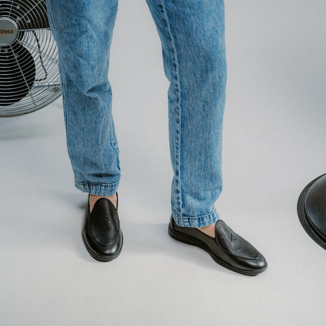 Men's Black Pebbled Leather Viaggio Loafer - Image 6